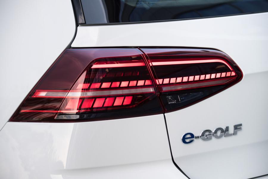 Детали экстерьера Volkswagen e-Golf 2017 года  (UK) (фото 4 из 28)